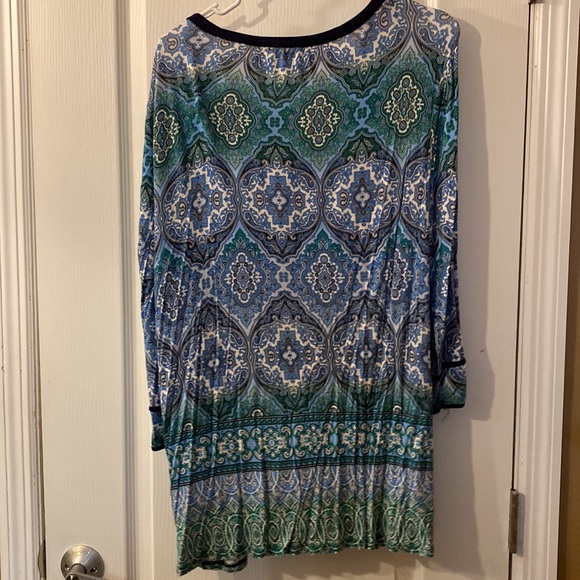 XL Medallion Top - Picture 3 of 3